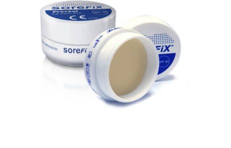 <span class="entry-title-primary">כמיפל משיקה שפתון לשימוש יומיומי – SoreFix LIP BALM – מונע יובש קיצון ופצעי קור</span> <span class="entry-subtitle">שפתון יומיומי של סורפיקס מסייע למנוע יובש קיצון ופצעי קור בשפתיים באמצעות נוסחת אבץ ייחודית</span>