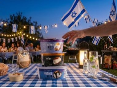 <span class="entry-title-primary">עדן קינוחים מציעה חגיגת טעמים ליום העצמאות</span> <span class="entry-subtitle">מגוון רחב של קינוחים , בהם עוגת גבינה עשירה בציפוי פירורי עוגיות</span>