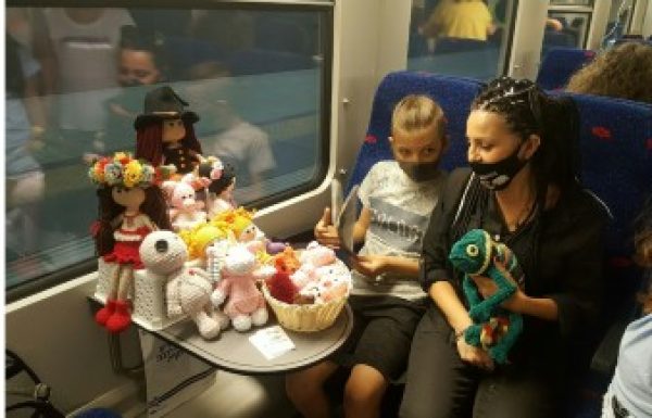 לראשונה – תצוגת אֻמָּנוּת ואָמָּנוּת בנסיעה פרטית ברכבת.